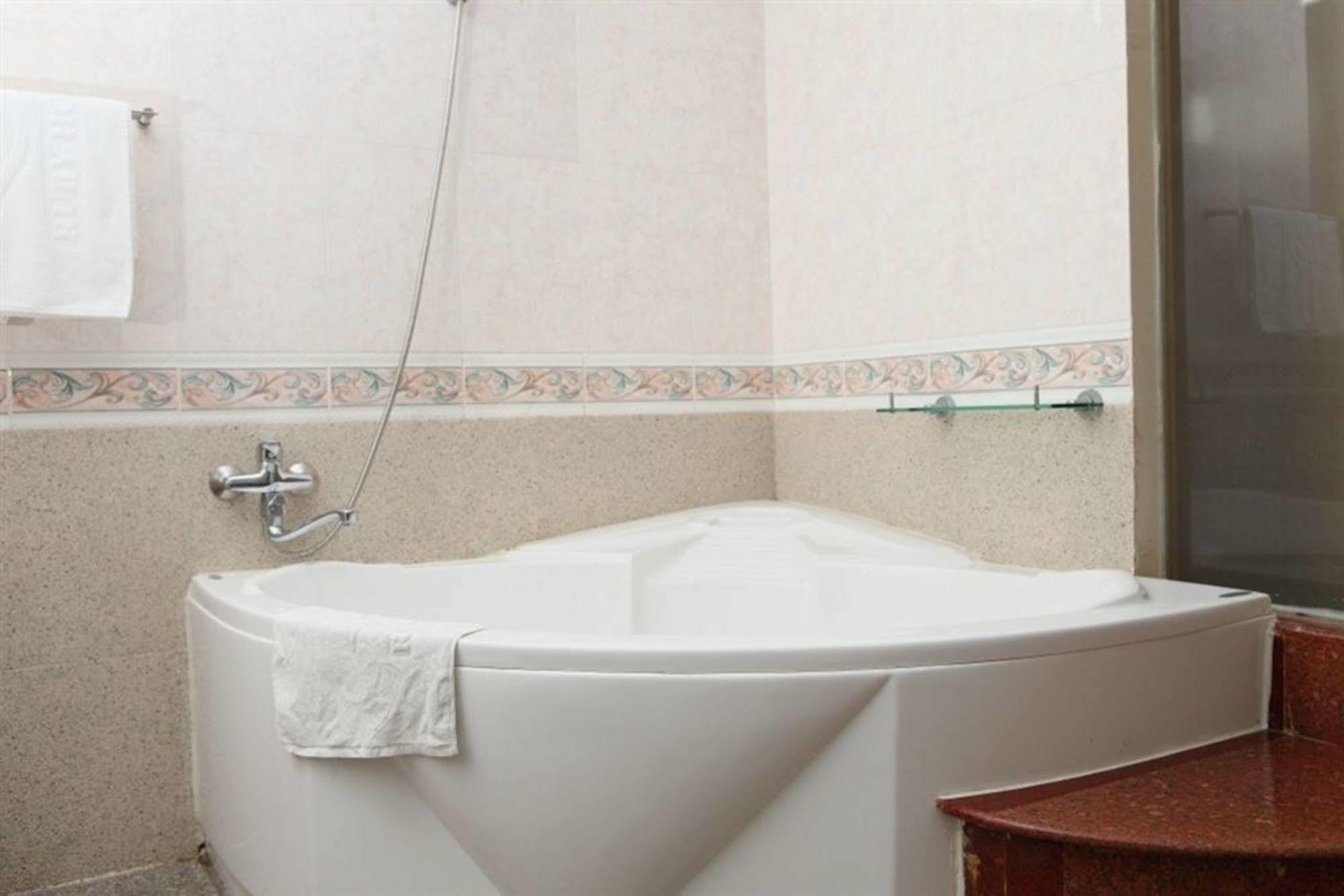 Ruby Hotel مدينة هوشي منه المظهر الخارجي الصورة